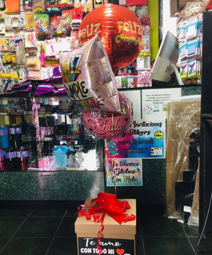 Arreglo de globos de cumpleaños y regalo en Papelería Ciber-Click